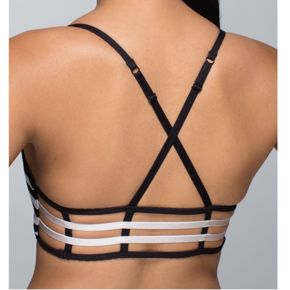 🚨FINAL PRICE DROP🚨Lululemon Strappy Caged Bra Striped